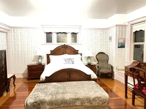 Parlor Suite in Heritage Manor, Fairfield, near DT - Image 4