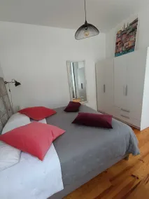 Centrally located apartment in the heart of major tourist attractions - Image 5