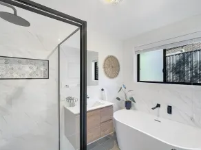 Quiet Retreat with Large Garden and Parking - Image 3