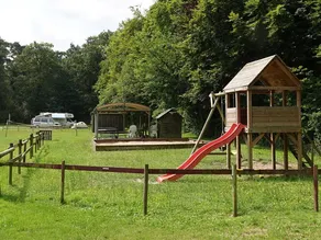 Comfortable Caravan in a Green Setting - Image 2