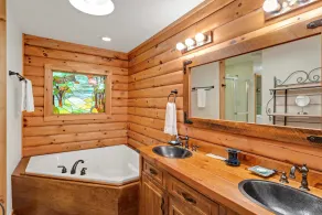 3BR / 3. 5BA Autentiskt Mountain Home med stora vyer, Jacuzzi i Master Suite, Den & Spelrum, Biluthyrning, Nära Skidåkning! - Image 2