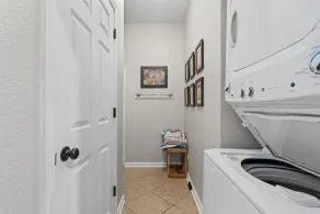 2 bed/2 bath, lake condo, ground floor, with boat slip, within 5 min. of bypass - Image 2