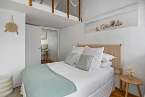 Chic 2-Bed Cabin-Style Home by Mooloolaba Beach - Image 4