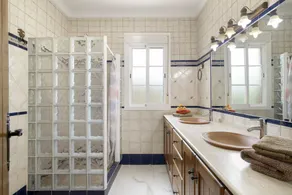 Maison en pierre avec superbe piscine de 50 mètres - Image 4