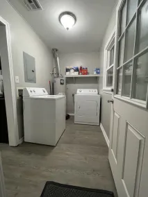 Cozy 2BR Lincoln House - Image 2