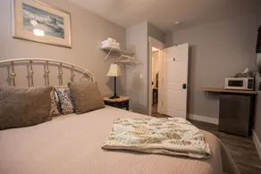Secluded Gem 3bd/2Bth w/ Hot Tub, AC,  & Self Check In - Image 5
