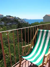 En balkon over havet. Et værelse i byen - Image 4