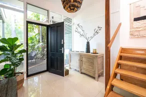 Uralla House - Urban Bush Retreat, centrally located with 2 Master Bedrooms - Image 2