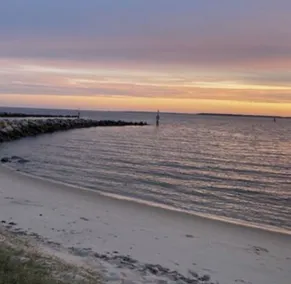Private Happy 2 BDRM Home Public Beach & Marina  with Restaurant Minutes Away - Image 5