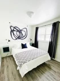 The Club House - Suite 101 - Image 3