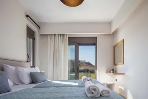 Modern facilities, walking distance to the beach! - Image 3