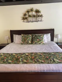 New listing! Easy walk to 3 separate Beaches, Pool, and multiple Restaurants! - Image 4