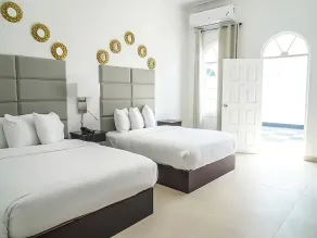 2 Comfortable King Suites Close to Portland Parish Church! Pool, FREE Parking! - Image 5