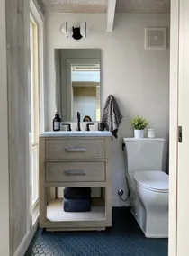 Die Black Beaut Cabin - Image 2