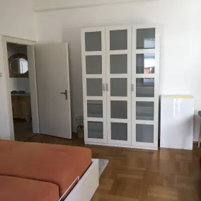 Moderno, spazioso e confortevole Wohung in Villa con buoni collegamenti di trasporto - Image 4