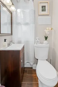 Watch AC/DC Live at Lincoln, Sleeps 12, King Bed - Image 4