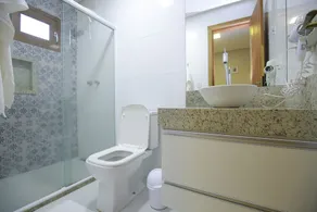 Casa de luxo, 4 suítes, condomínio alto padrão, pertinho da praia! - Image 3