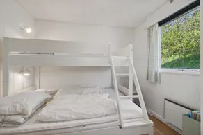 Idyllic Holiday Home Near Cliffs And Beach - Image 4