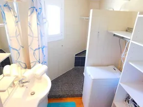 A226 Seasonal rental 1 bedroom apartment, parking in Roses, - Image 4
