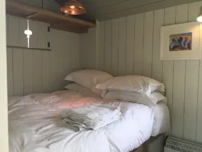 Rural Shepherds Hut - Image 5