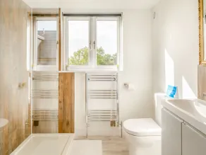 4 bedroom accommodation in Near Newport - Image 4