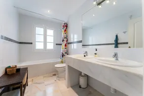 Maison de vacances 'Karma' avec piscine partagée, Wi-Fi et climatisation - Image 2