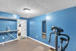 Lovely PET FRIENDLY three bedroom in desirable Urbandale Location! home - Image 3