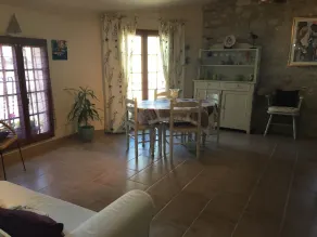 Delightful independant property with garden in small medieval fortified citadel - Image 3