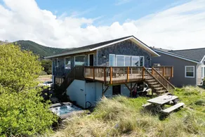 Private Beach Access, Superb Views, Gorgeous Updates, King Suite and Hot Tub! - Image 5