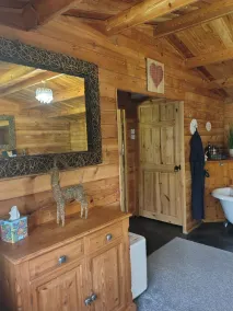 Forest Cabin Retreat-Sleeps 2-Garden Wifi Trails - Image 3