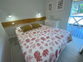 Charmantes Chalet – Feriendorf mit Schwimmbad – 10 Minuten von Saint-Tropez entfernt - Image 5