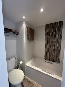 COTTAGE PROVENCAL TYPIQUE AVEC GRANDE PISCINE PARTAGÉE - Image 2