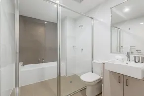 Central Redfern Home with Balcony Escape - Image 4