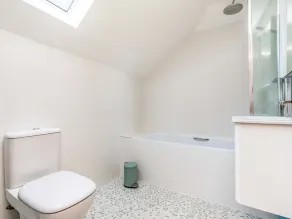 Stylish and fresh 4 bed beach house with garden - Pass the Keys - Image 4