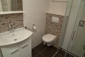 Villa with heated pool! Enjoy in beautiful sight to the sea, mountains and river - Image 2