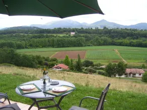 Gîte à Cambo-Les-Bains : 2 pièces climatisé tt confort - vue panoramique. - Image 5