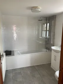 Hébergement spacieux de deux chambres dans un cadre rural idyllique - Image 4