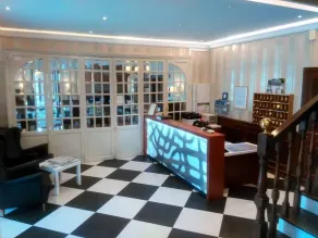 Logis Hôtel Du Château - Combourg, Proche Saint-Malo - Image 3