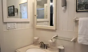 Oceanfront 5B/3Ba Sleeps 10 w/Hot Tub, Views, Ping Pong - Image 2