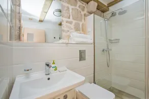 300 years old stone-villa on the waterfront, spacious rooms and best view - Image 3