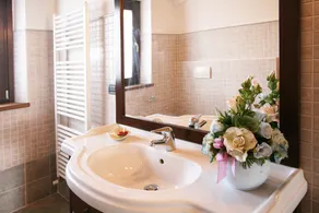 Serene Living in a Stone Villa in Marche - Image 3