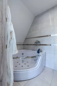 Apartament Queen 1 z Jacuzzi i widokiem na Tatry - Image 2