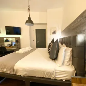 Studio at The Coach House Apartments - Image 4
