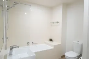ViQi Apartment 2 min from centre with premium Netflix & prime Amazon,75 inch Tv - Image 3