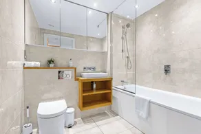 Bright & Airy 2 bedroom Apt minutes away from River Thames in London by MySquare - Image 2