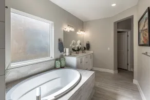 Sleeps 16 w/ 4 Kings - Gourmet Kitchen & Fireplace - Image 3
