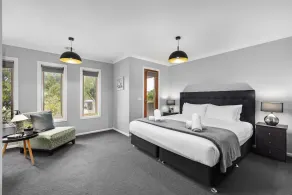 Luxury Coastal Escape - Spacious Group Accommodation - Image 5