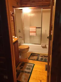 Hartriegelhütte der Deer Lodge Hüttenvermietung Abgeschiedenes Ozark Mointain Blockhaus - Image 3