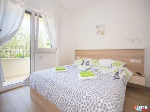 Top eingerichtete Ferienwohnung mit Pool unweit von Porec - Image 2