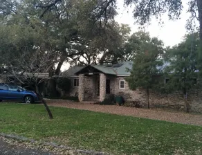 Cozy studio under the Oaks, easy walk to Zilker park and fun! - Image 5